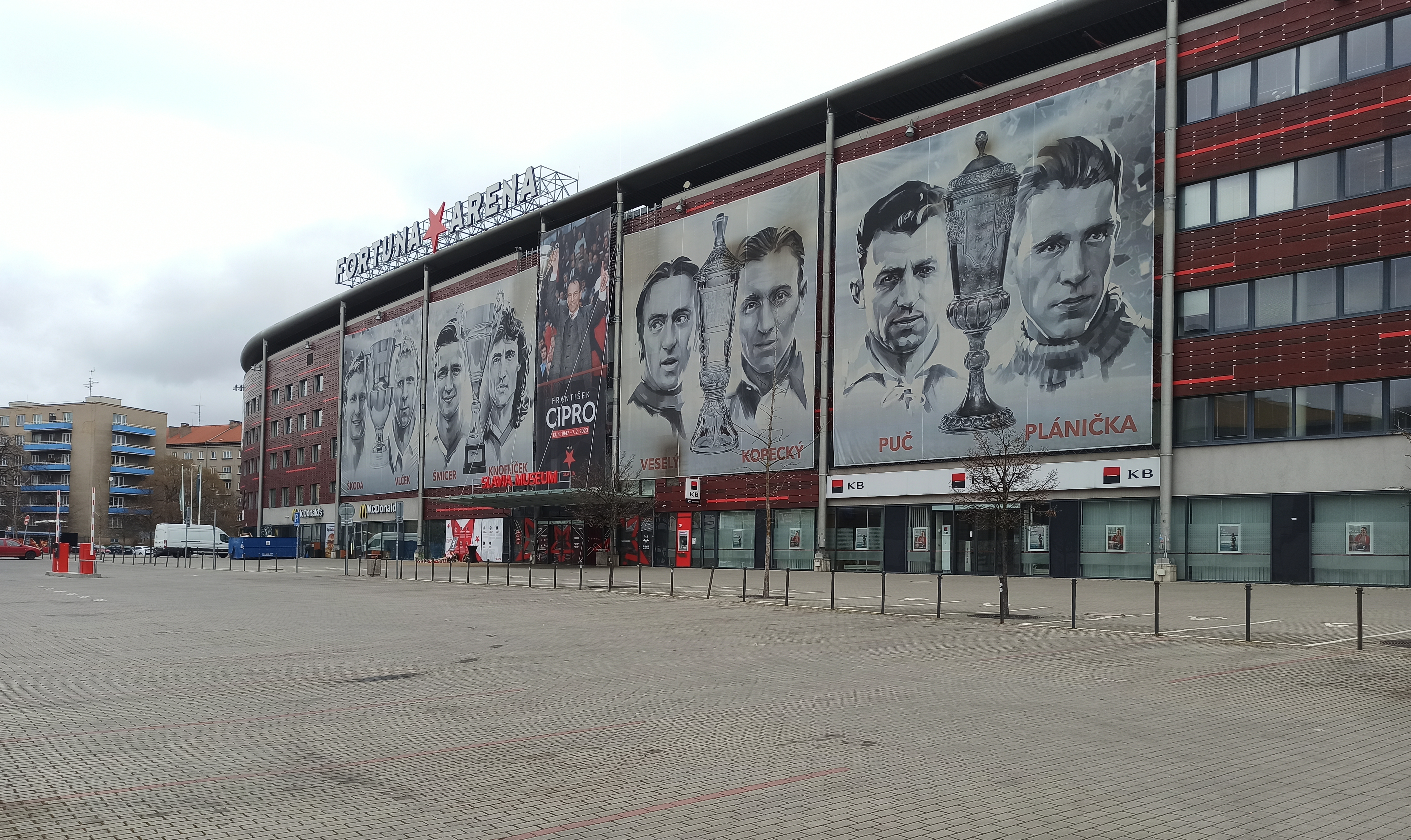 Slavia Praha a budoucnost Edenu: rozšíření, modernizace, nebo nový stadion?